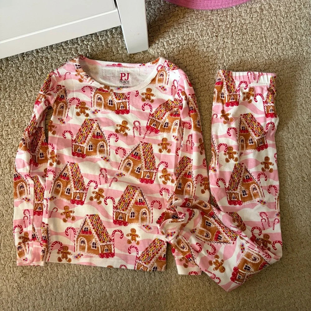 The Children’s Place Christmas Gingerbread House Pajama Set Size 5T